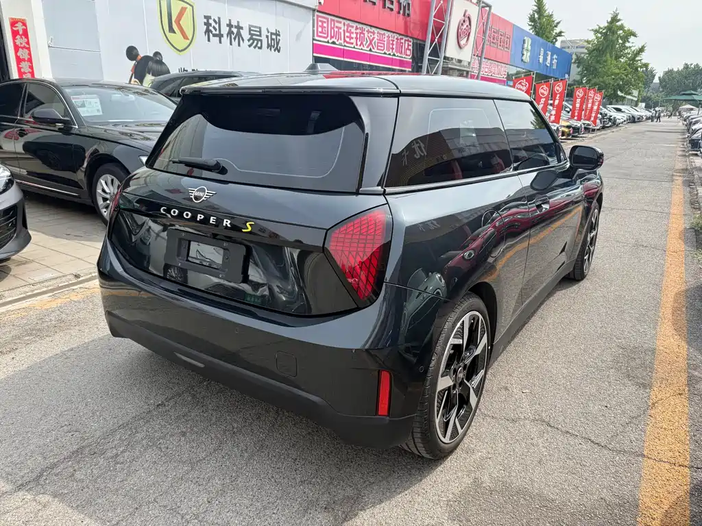 MINI MINI COOPER 2024 452km COOPER SE Artist 2025 - thumbnail 6