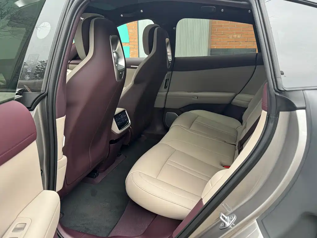 Xiaomi Auto Xiaomi YU7 2025 Extended Range Rear-Wheel Drive Edition 2026 - thumbnail 6