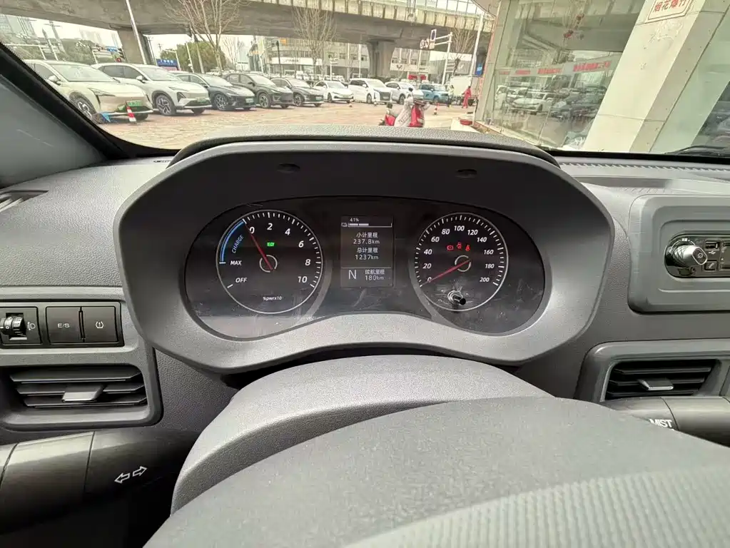 Wuling Motors Wuling Yangguang 2026 440km Bus Comfort 6-Seater 2026 - thumbnail 4