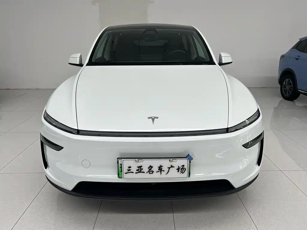 Tesla Model Y RWD 2025 - thumbnail 2