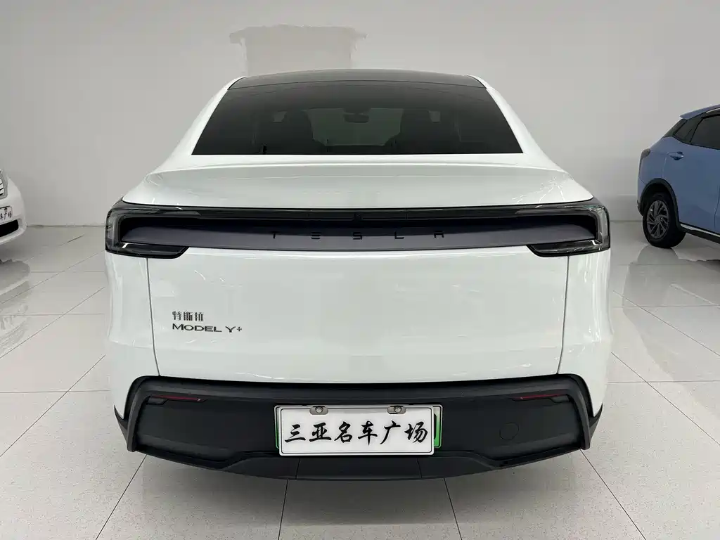 Tesla Model Y RWD 2025 - thumbnail 5