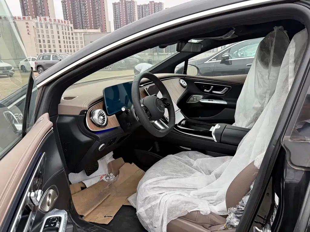 Mercedes-Benz Mercedes-Benz EQE 500 4MATIC Luxury Edition 2025 - thumbnail 4