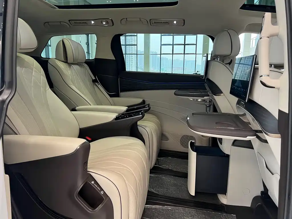 Denza Denza D9 2024 EV 600 AWD Flagship 2026 - thumbnail 10