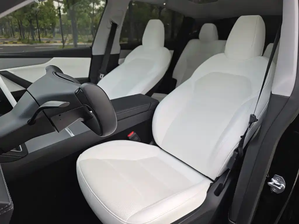 Tesla Model Y 2025 RWD 2025 - thumbnail 13