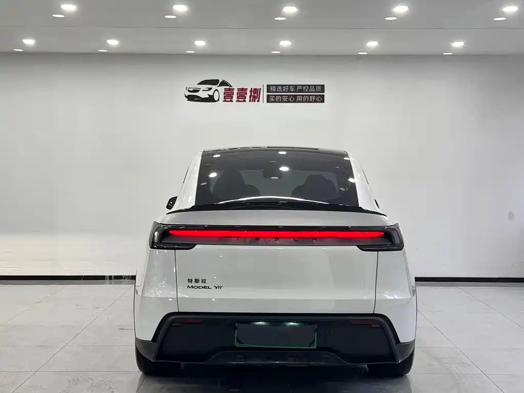 Tesla Model Y Long Range AWD 2025 - thumbnail 3