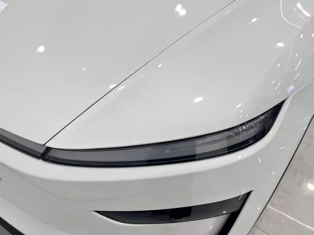 Tesla Model Y Long Range AWD 2025 - thumbnail 8