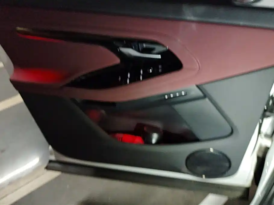 Land Rover Range Rover Evoque L SE 2026 - thumbnail 7