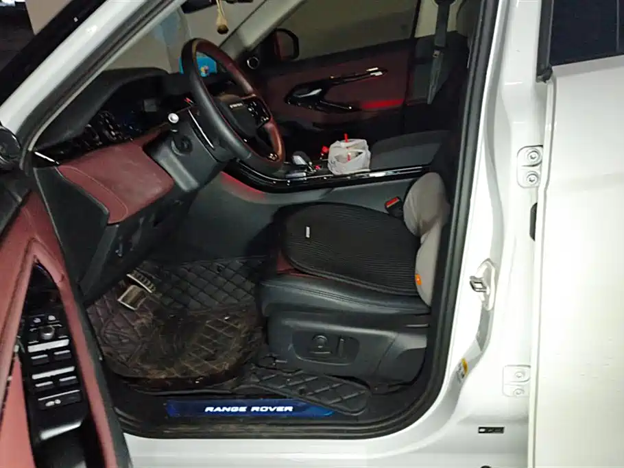 Land Rover Range Rover Evoque L SE 2026 - thumbnail 9