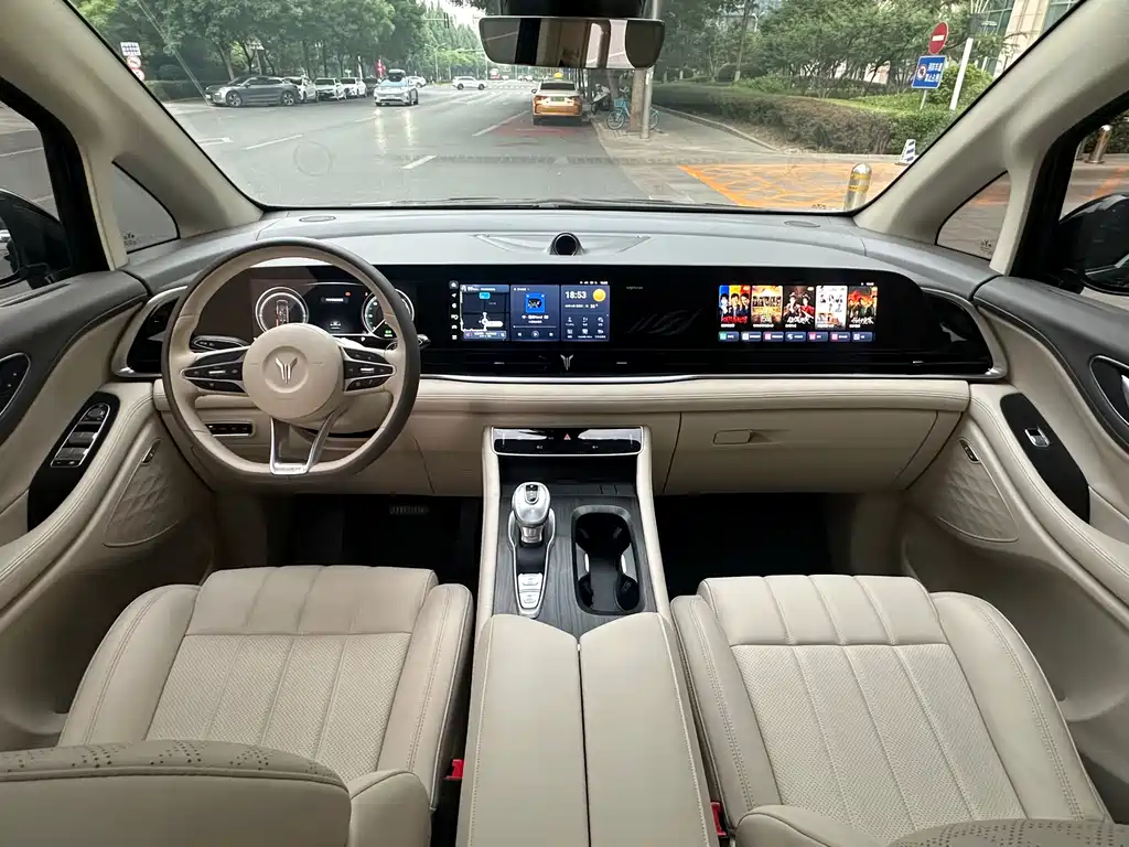 Voyah Voyah Dreamer 2024 PHEV Long Range Excellence Edition 2025 - thumbnail 9