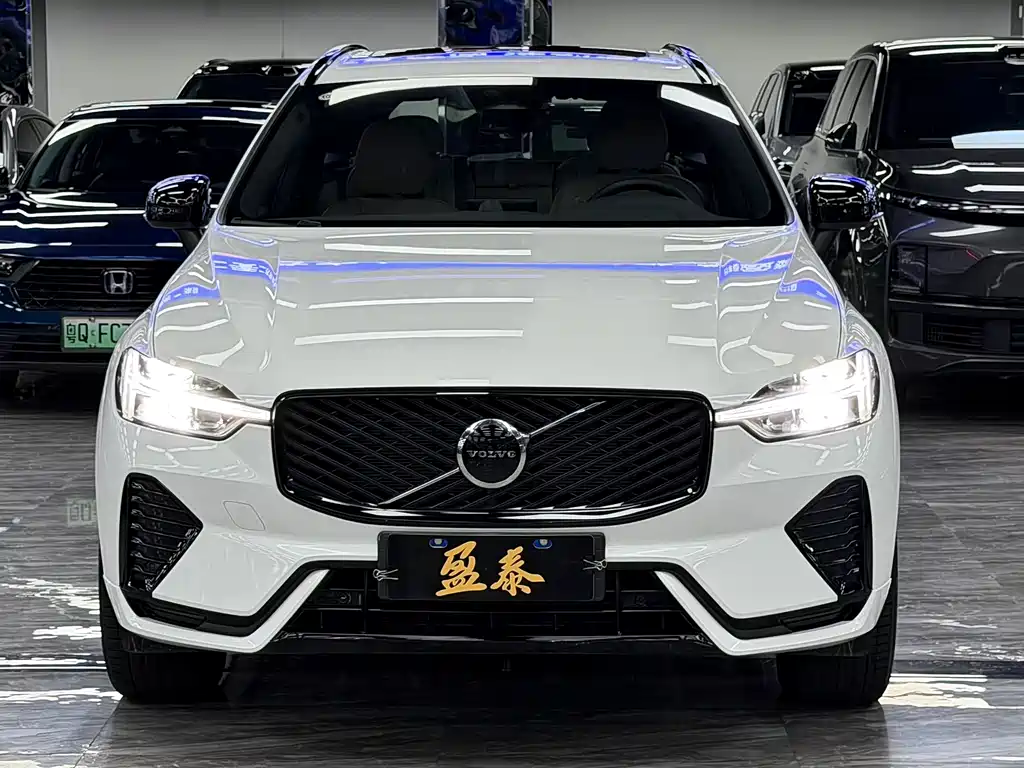 Volvo Volvo XC60 B5 AWD Momentum Sport 2025 - thumbnail 2
