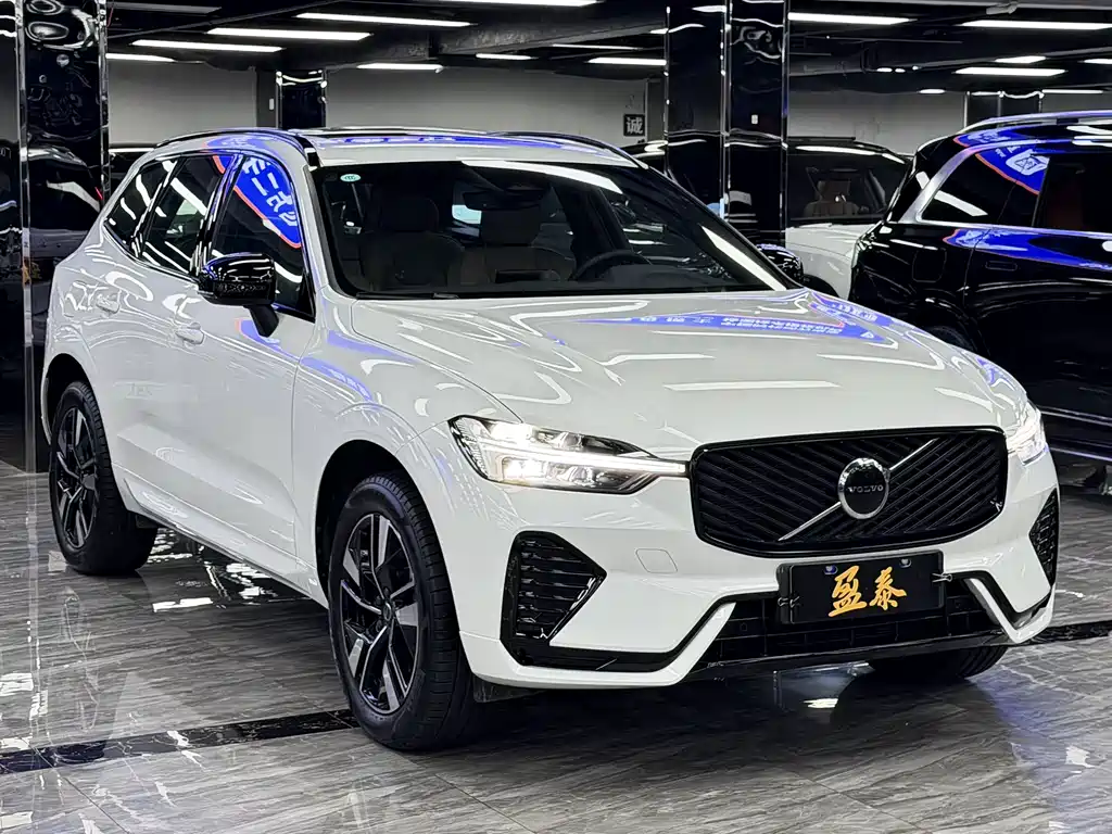 Volvo Volvo XC60 B5 AWD Momentum Sport 2025 - thumbnail 3