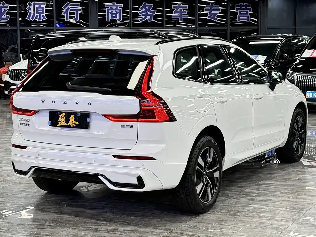 Volvo Volvo XC60 B5 AWD Momentum Sport 2025 - thumbnail 7