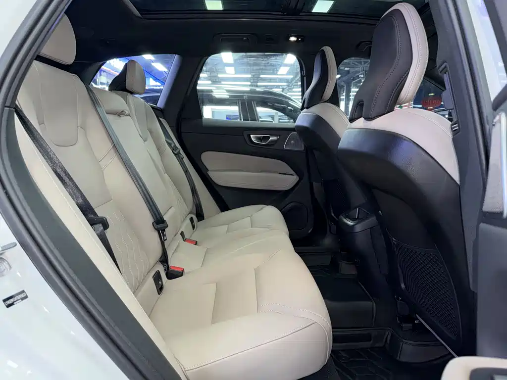 Volvo Volvo XC60 B5 AWD Momentum Sport 2025 - thumbnail 11