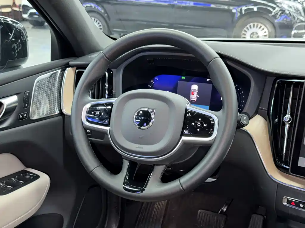 Volvo Volvo XC60 B5 AWD Momentum Sport 2025 - thumbnail 13