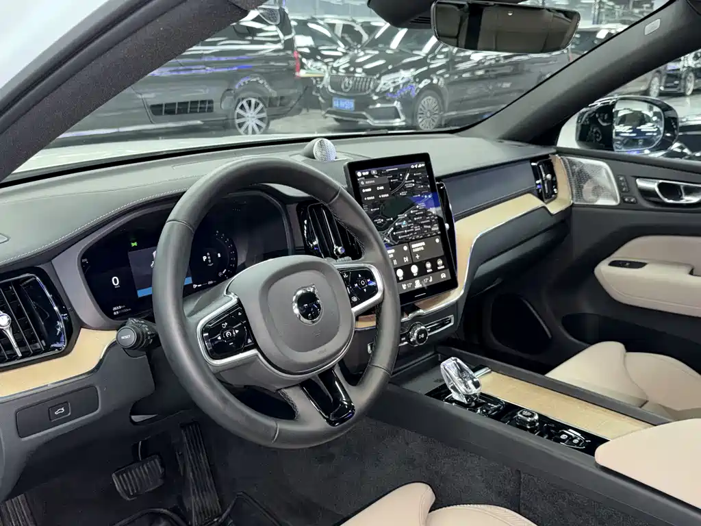 Volvo Volvo XC60 B5 AWD Momentum Sport 2025 - thumbnail 17