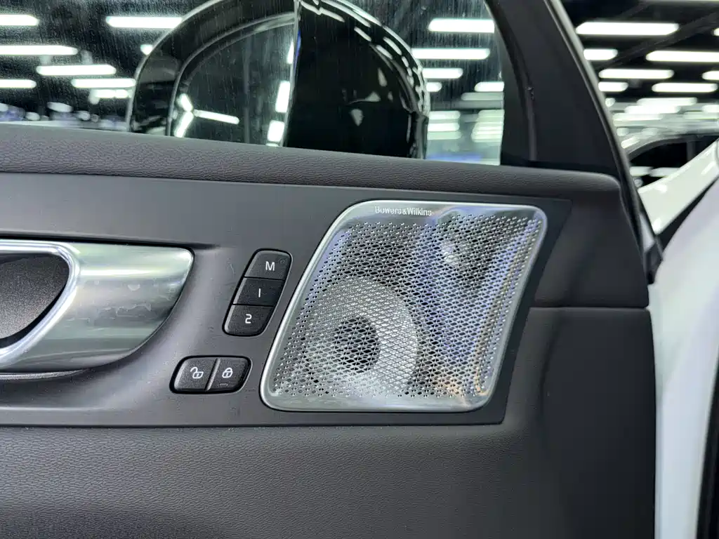 Volvo Volvo XC60 B5 AWD Momentum Sport 2025 - thumbnail 18