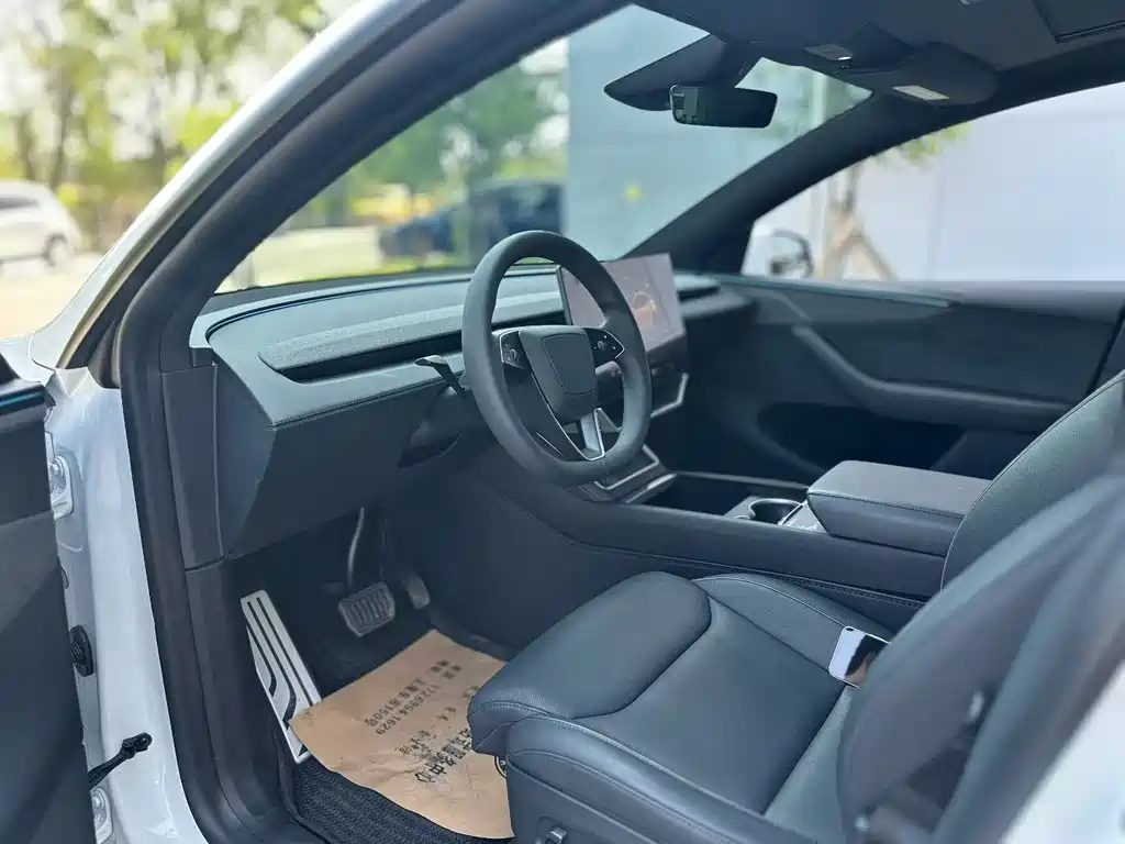 Tesla Model Y L Long Range AWD 2025 - thumbnail 3