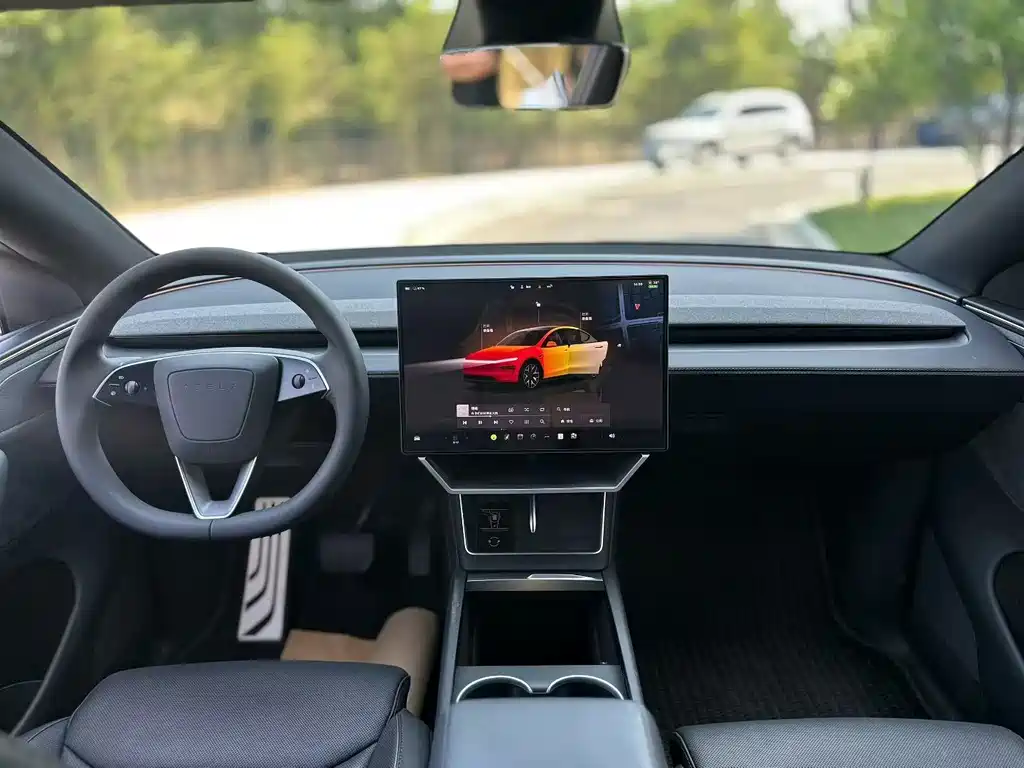 Tesla Model Y L Long Range AWD 2025 - thumbnail 7