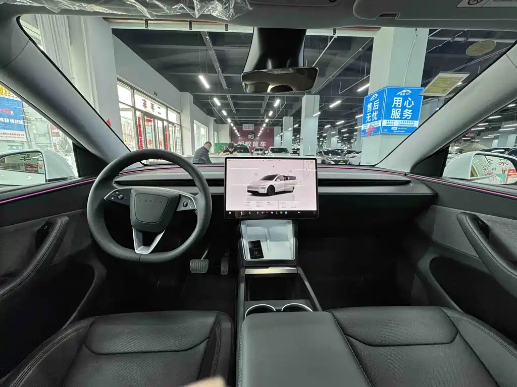 Tesla Model Y RWD 2025 - thumbnail 11