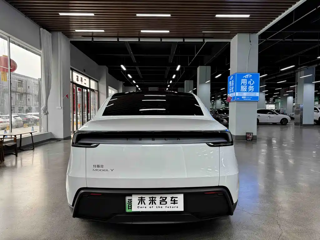 Tesla Model Y RWD 2025 - thumbnail 15