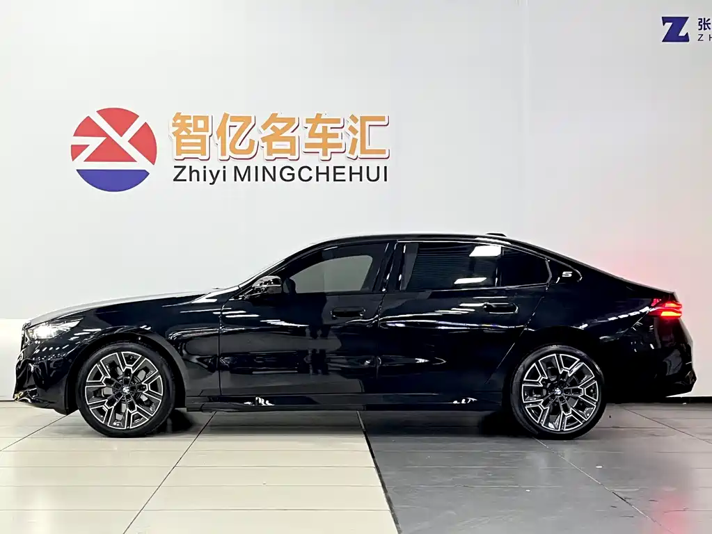BMW BMW 5 Series 2025 530Li Exclusive M Sport Package 2025 - thumbnail 4