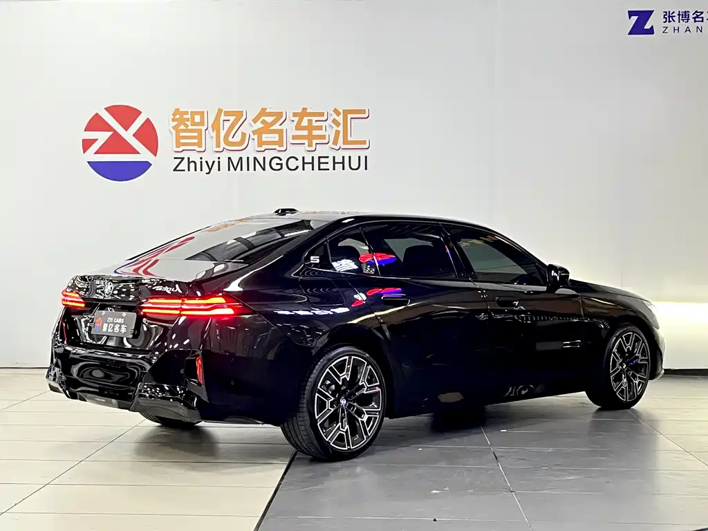 BMW BMW 5 Series 2025 530Li Exclusive M Sport Package 2025 - thumbnail 5