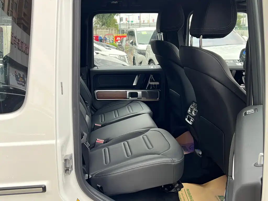Mercedes-Benz Mercedes-Benz G-Class 2025 G 450 d 2026 - thumbnail 17