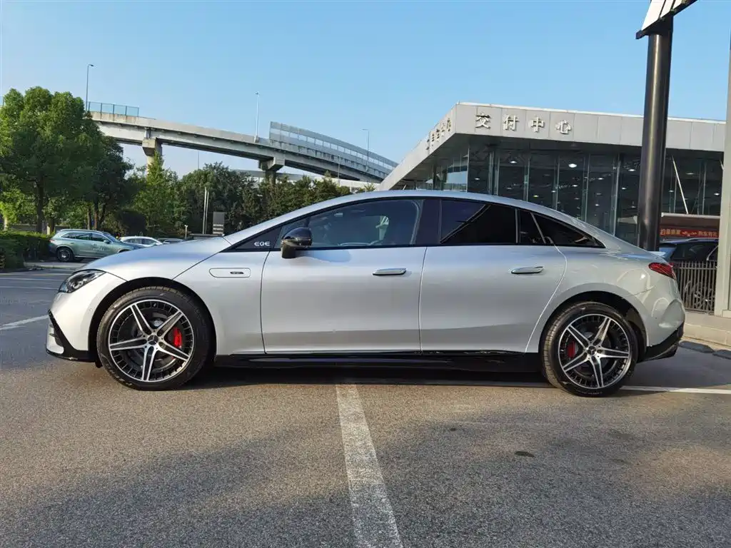 Mercedes-Benz Mercedes-Benz EQE AMG 53 4MATIC+ 2026 - thumbnail 5