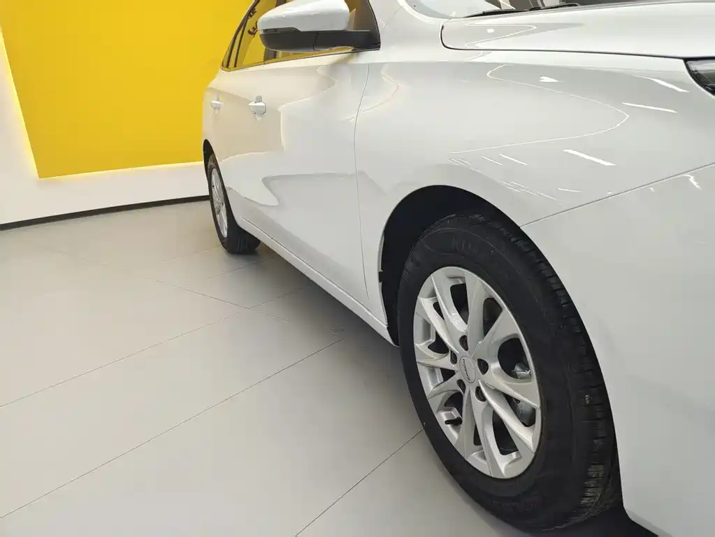 Roewe Roewe i5 1.5L CVT Luxury Edition 2026 - thumbnail 6