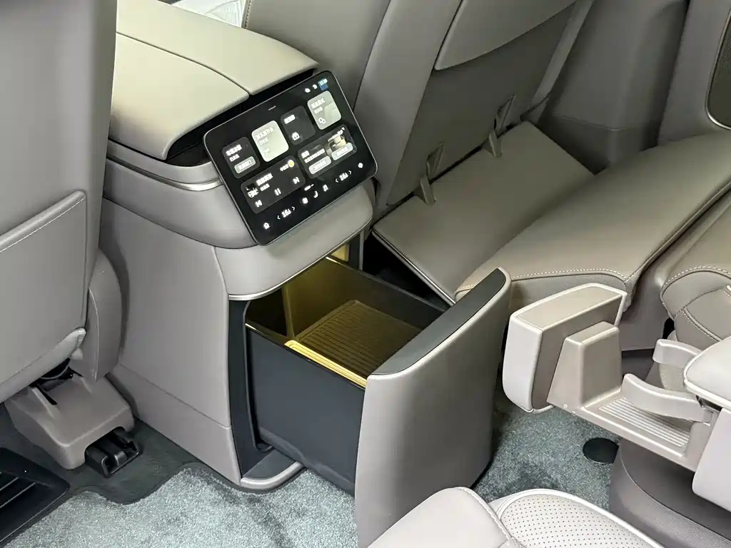 NIO NIO ES8 2026 - thumbnail 17