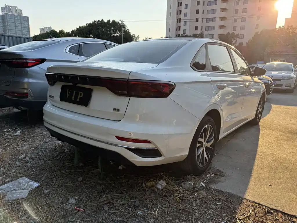Geely Auto Geely Emgrand 2022 4th Generation 1.5L CVT Luxury 2021 - thumbnail 4