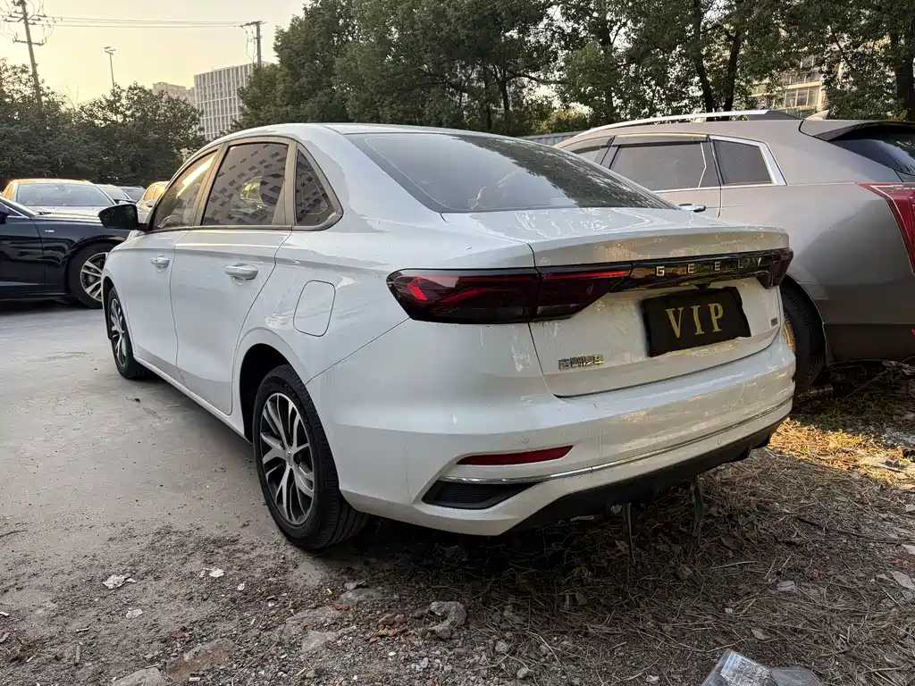 Geely Auto Geely Emgrand 2022 4th Generation 1.5L CVT Luxury 2021 - thumbnail 6