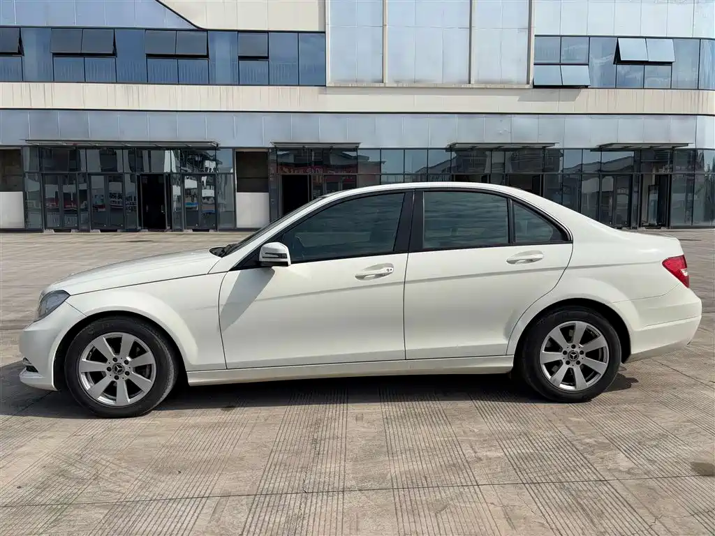 Mercedes-Benz Mercedes-Benz C-Class 2013 C 180 CGI Classic 2012 - thumbnail 17