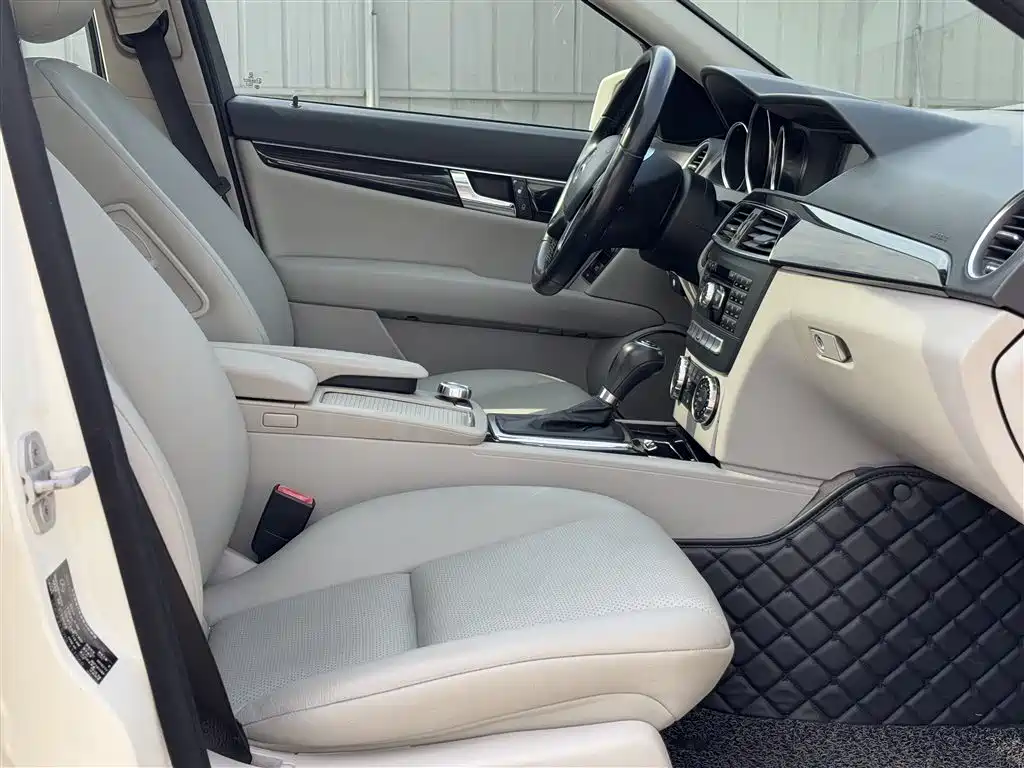 Mercedes-Benz Mercedes-Benz C-Class 2013 C 180 CGI Classic 2012 - thumbnail 19