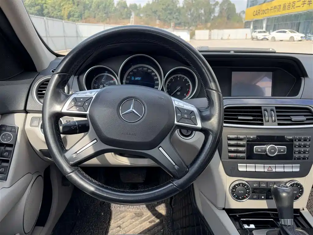Mercedes-Benz Mercedes-Benz C-Class 2013 C 180 CGI Classic 2012 - thumbnail 25