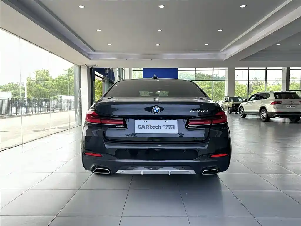 BMW BMW 5 Series 2022 525Li M Sport Package 2022 - thumbnail 3