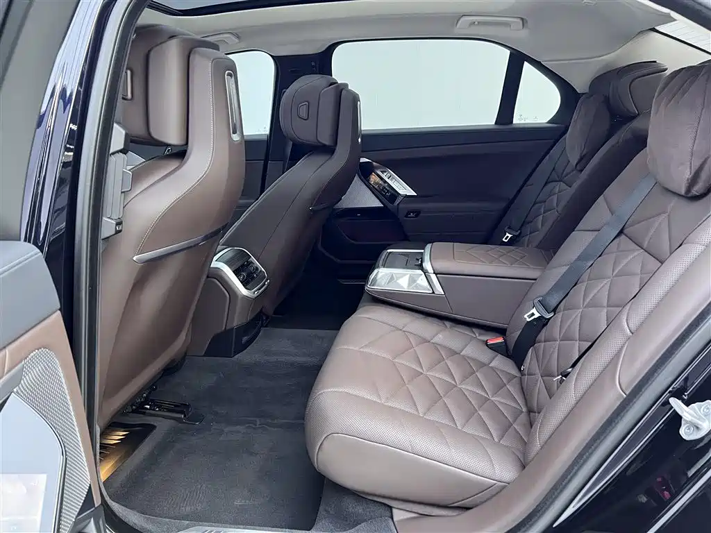 BMW BMW 7 Series 2023 735Li M Sport Package 2023 - thumbnail 16
