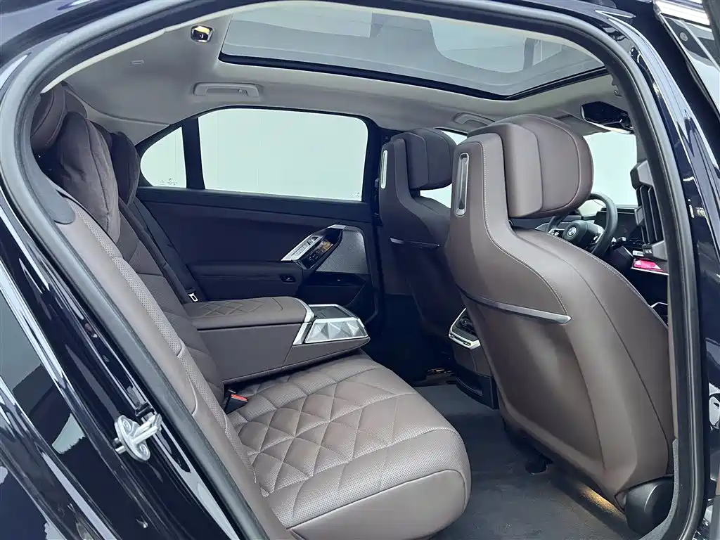 BMW BMW 7 Series 2023 735Li M Sport Package 2023 - thumbnail 17