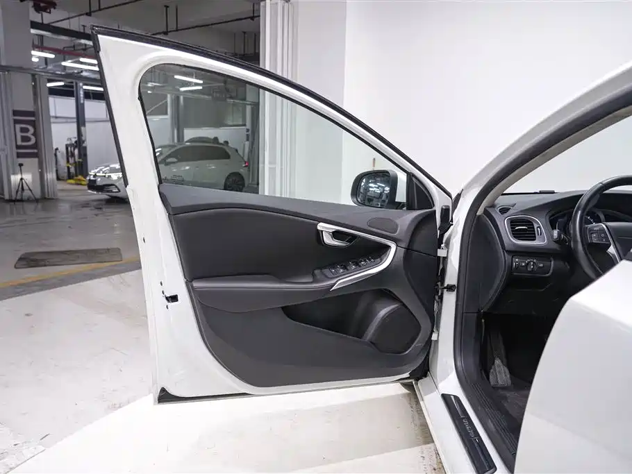 Volvo Volvo V40 2016 T3 2016 - thumbnail 18