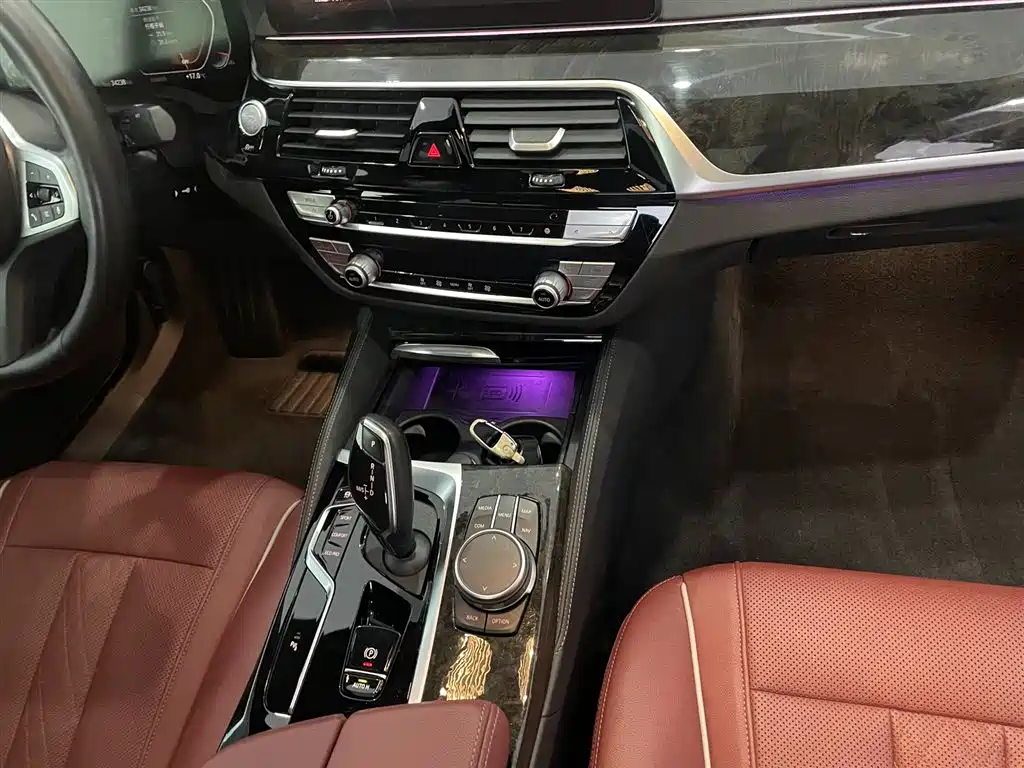 BMW BMW 5 Series 2021 525Li M Sport Package 2022 - thumbnail 9