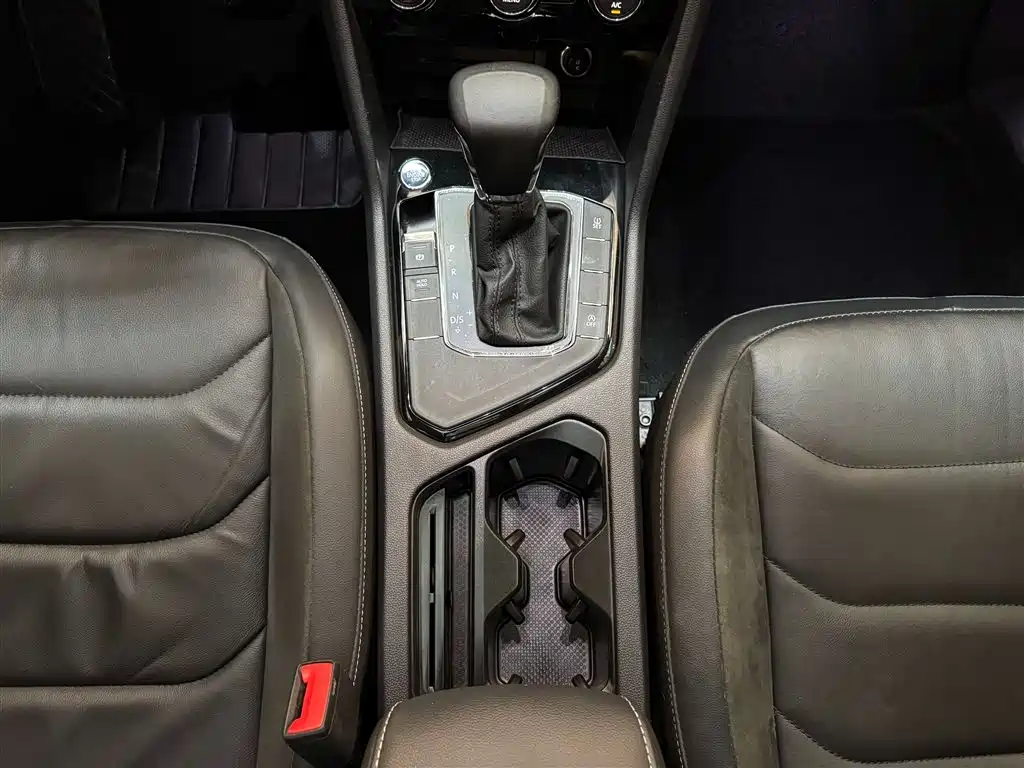 Volkswagen Volkswagen Tiguan L 2021 330TSI Auto FWD Zhixiang Edition 2021 - thumbnail 25
