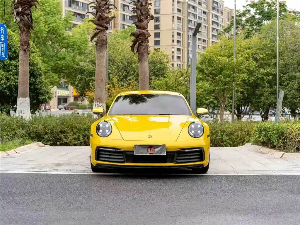 Porsche Porsche 911 Carrera 2021 - thumbnail 3