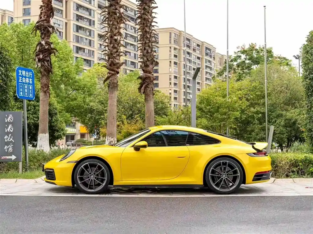 Porsche Porsche 911 Carrera 2021 - thumbnail 4