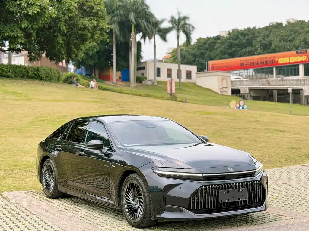 Toyota Crown Import 2024 2.5L Supreme Edition 2024 - thumbnail 3