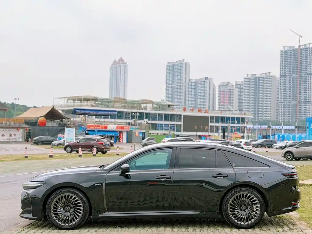 Toyota Crown Import 2024 2.5L Supreme Edition 2024 - thumbnail 7