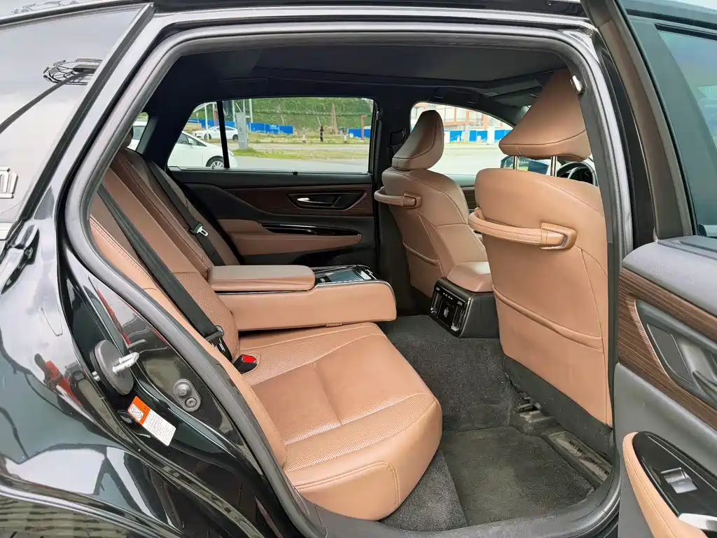 Toyota Crown Import 2024 2.5L Supreme Edition 2024 - thumbnail 17