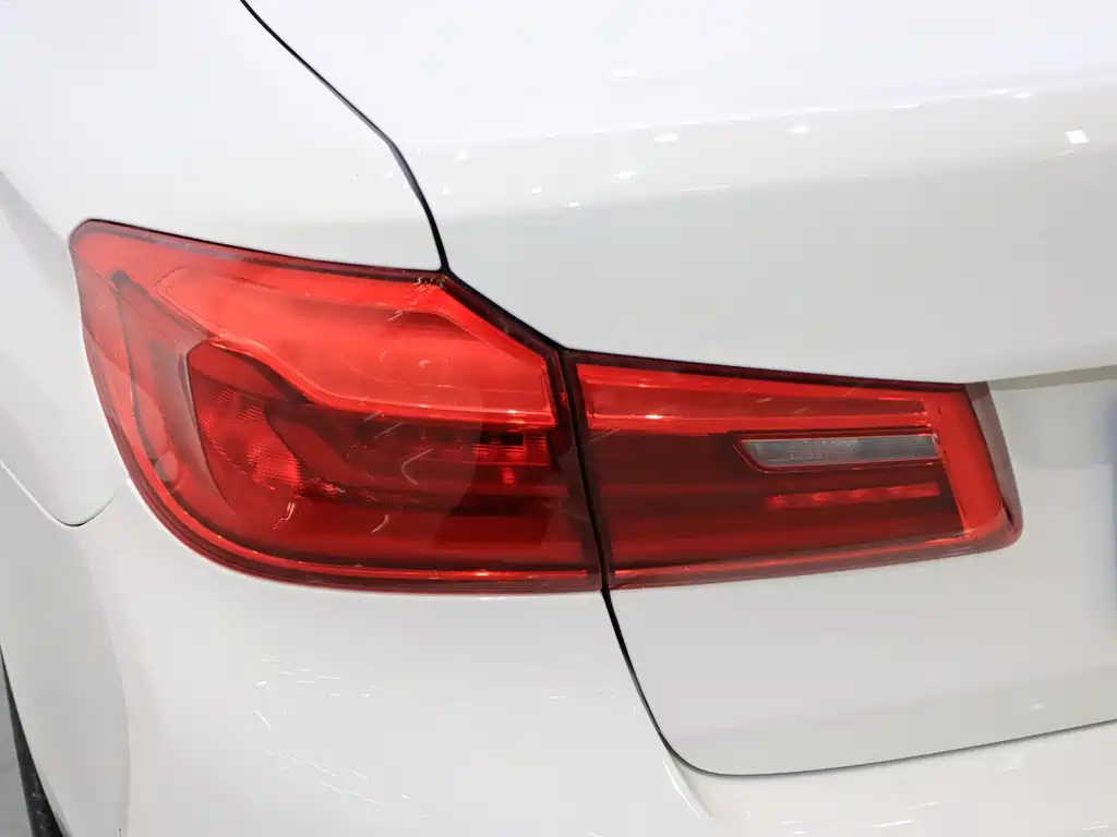 BMW BMW 5 Series (Import) 2018 525i M Sport Package 2018 - thumbnail 11