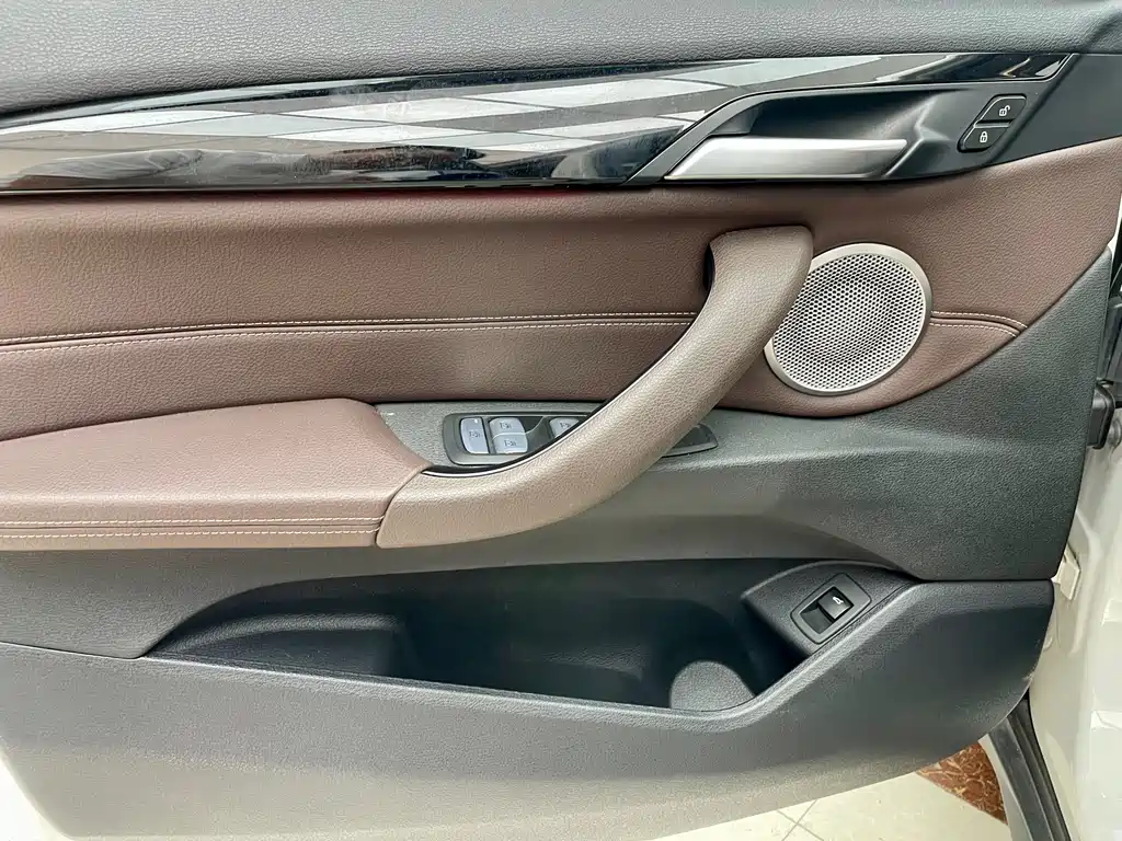 BMW BMW X1 2021 sDrive25Li Leading Edition 2021 - thumbnail 6