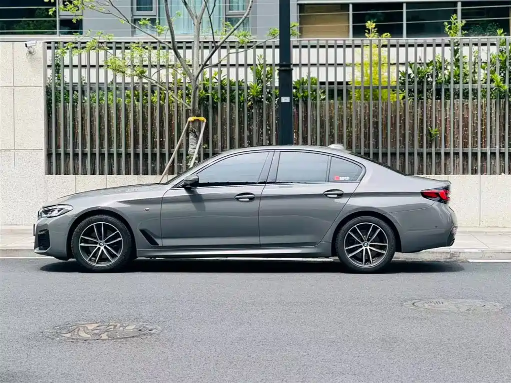 BMW 2022 BMW 5 Series (Import) Facelift 525i M Sport Package 2023 - thumbnail 2