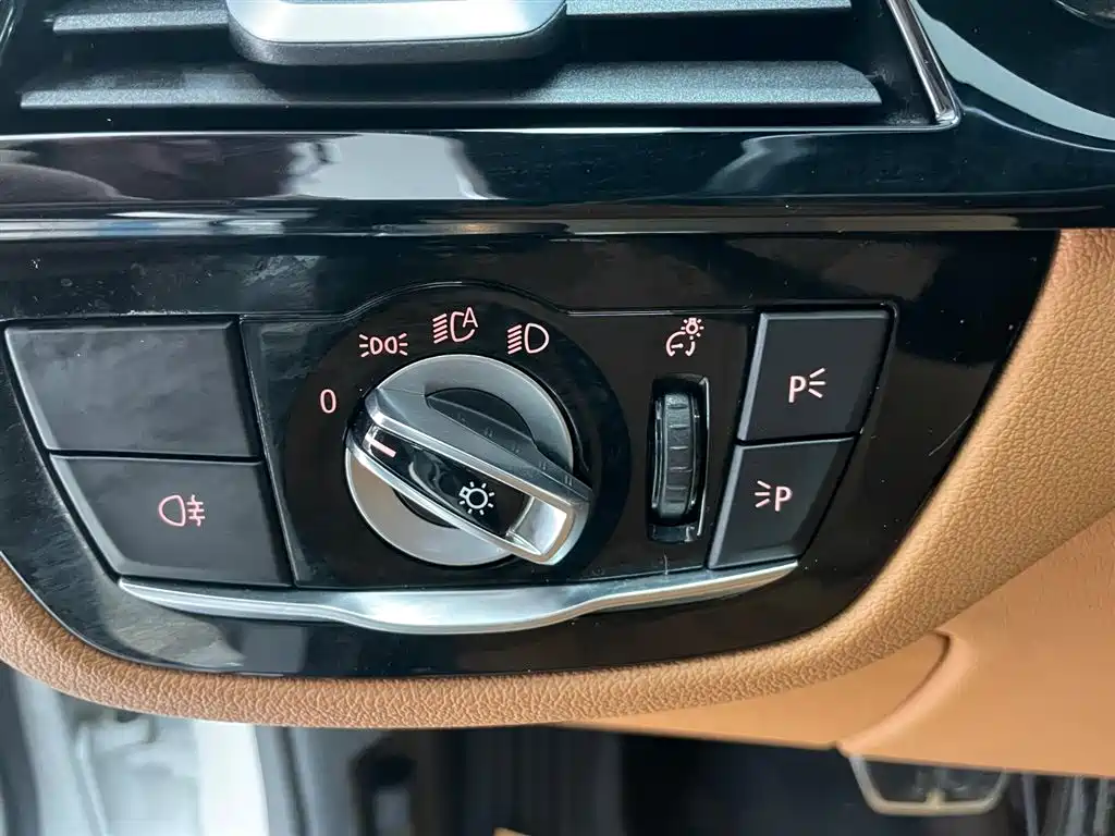BMW BMW 5 Series 2019 Facelift 530Li Leading Edition M Sport Package 2019 - thumbnail 20